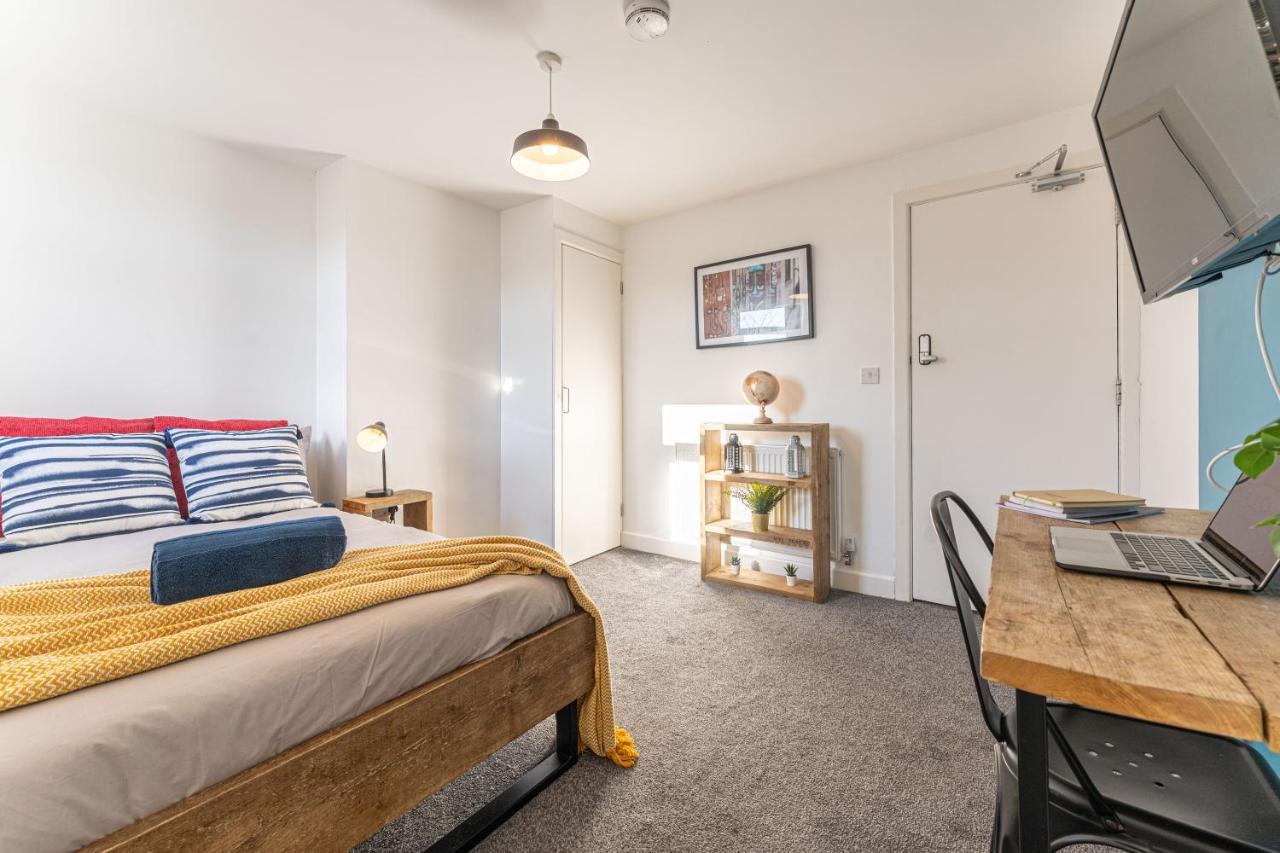 Stylish 5-Bed Home, Each With En-Suite And Own Tv Coventry Exterior photo