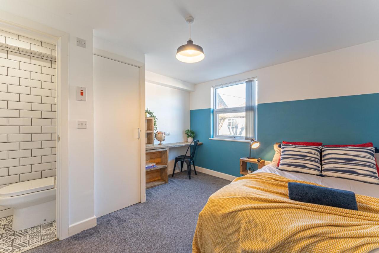 Stylish 5-Bed Home, Each With En-Suite And Own Tv Coventry Exterior photo