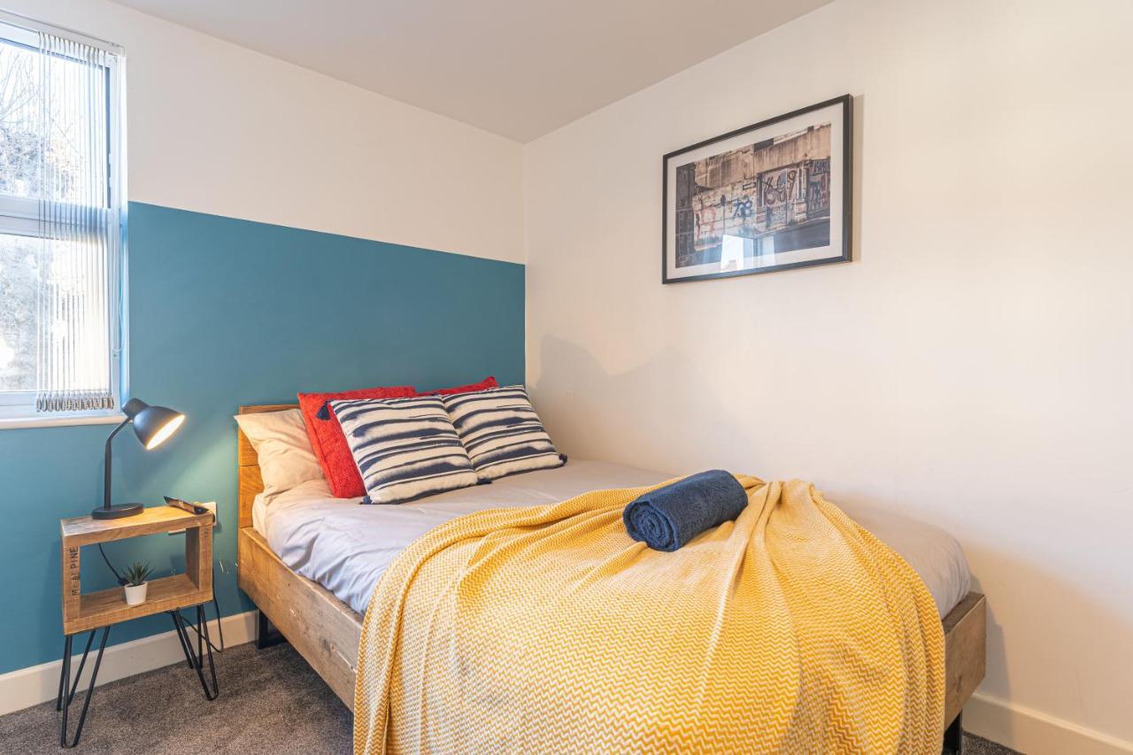 Stylish 5-Bed Home, Each With En-Suite And Own Tv Coventry Exterior photo