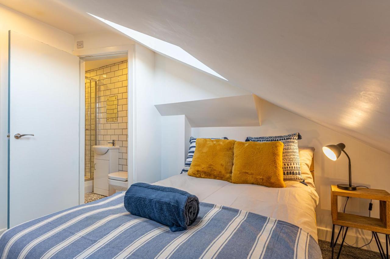 Stylish 5-Bed Home, Each With En-Suite And Own Tv Coventry Exterior photo